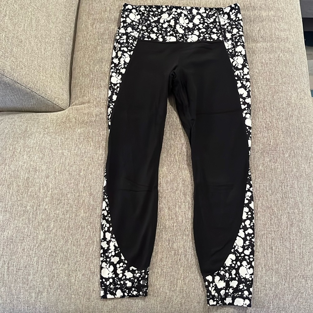 Athleta leggings 23” long. Size M.